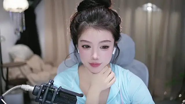 XXX chat uživo modela Cecily