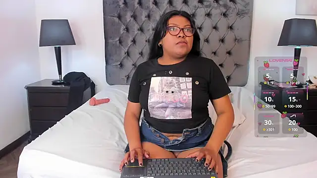 Chat XXX en directo de Kiri_Black_