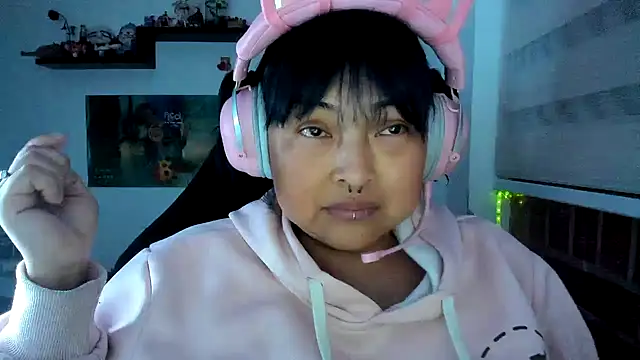 Pokazy przed kamerką – Shaddycute_