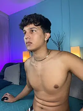 Leo_Savage_: διαδικτυακό σόου στην κάμερα