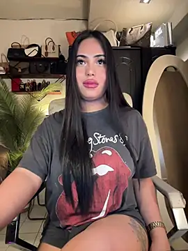 BigDominaMia Webcam-Show