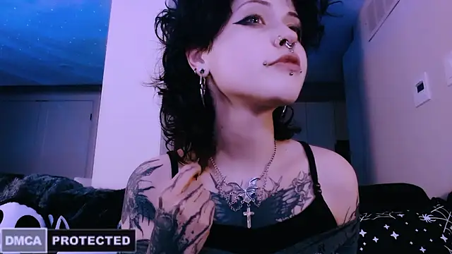 Show modela NaughtyLittleFox na web-kameri