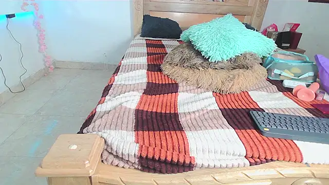 bratz_glloe 现场XXX聊天