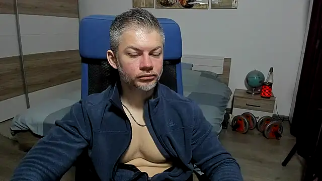 Онлайн чат XXX RobbyShawz