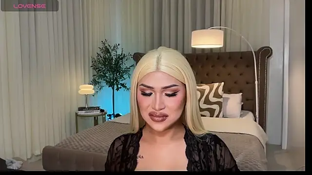 Your_Majesty_Tyra: онлайн-секс-чат