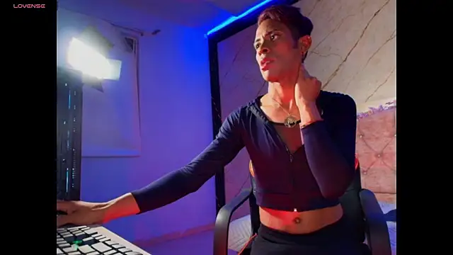 monserrat_petite Show in webcam