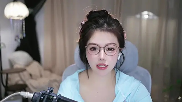 CecilyのライブXXXチャット