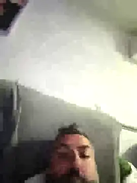 Abelito87: διαδικτυακό σόου στην κάμερα