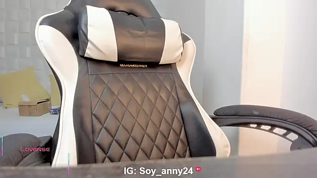 anny_rouse24 Adlı Modelin Canlı XXX Sohbeti