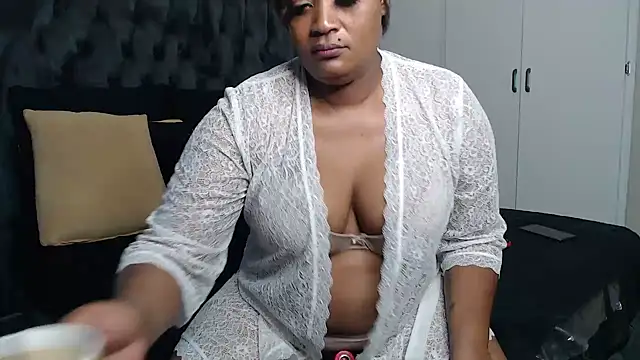 Pokazy przed kamerką – Juicypussyxx1