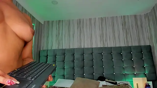 Poacahontasfg's Webcam Show