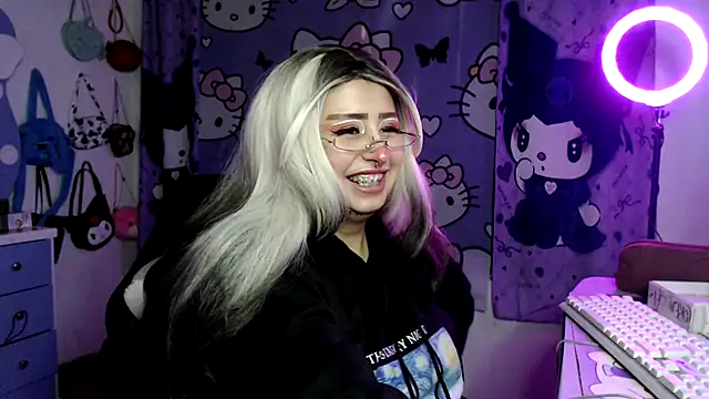 lussyevans24 Adlı Modelin Canlı XXX Sohbeti