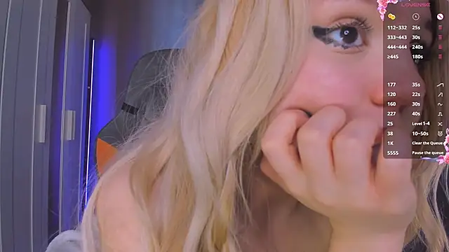 Tiny_Emmy webkamerás műsora