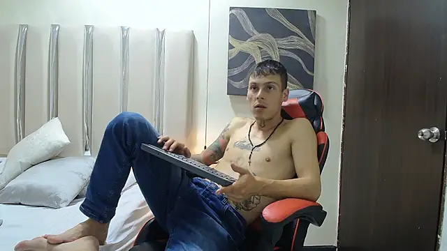 Pokazy przed kamerką – Ethan_Wolfe