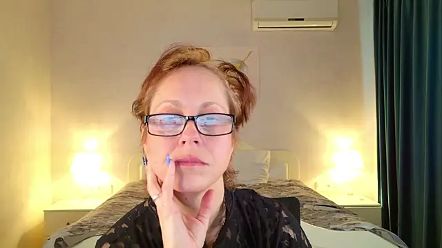 LioraWeiss 现场XXX聊天