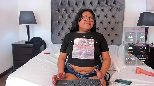 Kiri_Black_ Live XXX-chat