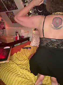 دردشة SuzyCatzz الجنسية المباشرة