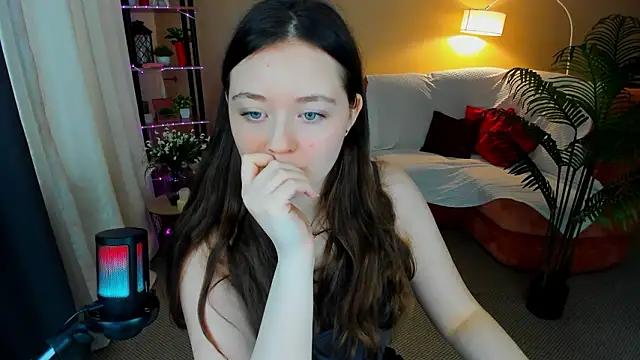 AlluringLookk webcam show