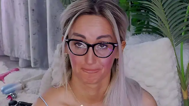 Chat XXX en directo de IsabelleEthan