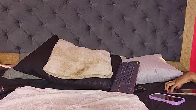 YayaHiltonのライブXXXチャット