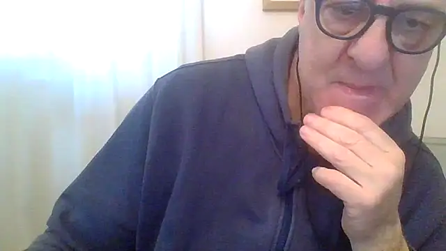 ANONIMO7735 Show in webcam