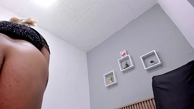 Онлайн чат XXX SalommeeT