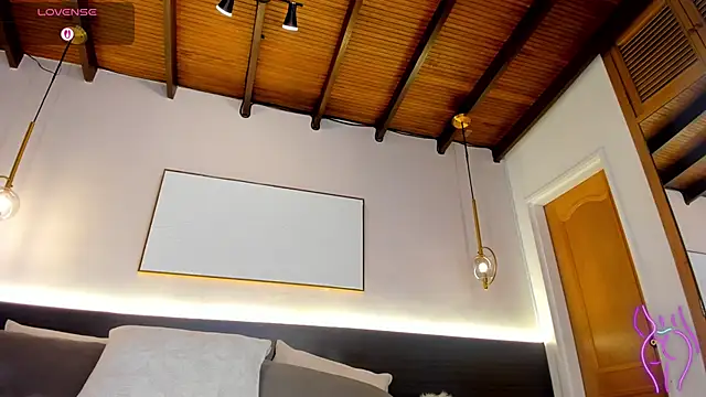 Chat +18 de MiaKay1 ao vivo