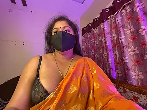 LouleyRanii live XXX chat