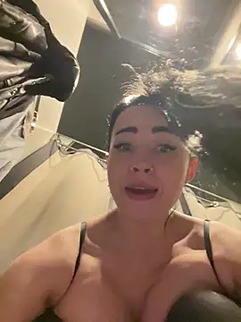 CrazzyChicks Adlı Modelin Canlı XXX Sohbeti