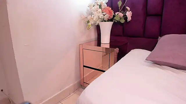 Chat +18 de miaa_quinn ao vivo