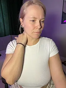 Charming_Daphny Adlı Modelin Canlı XXX Sohbeti