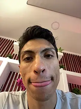 ApoloCruz élő XXX-chatje