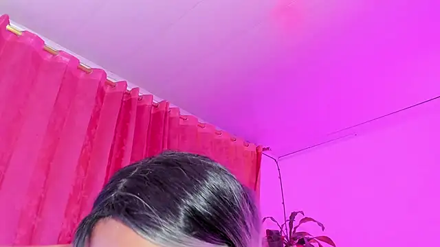 Evelyn_A Adlı Modelin Canlı XXX Sohbeti