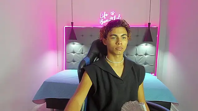 Anyelo_Twink: онлайн-секс-чат