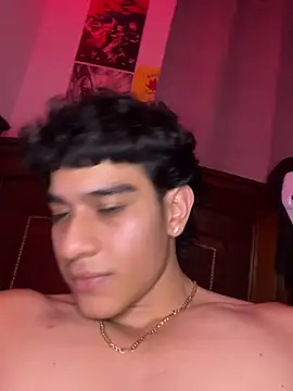 دردشة IronLatino الجنسية المباشرة