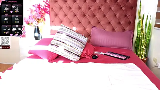 asian_dhimple Adlı Modelin Canlı XXX Sohbeti