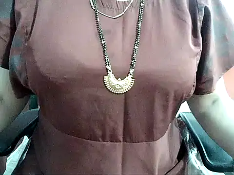 Nagma_housewife Show in webcam