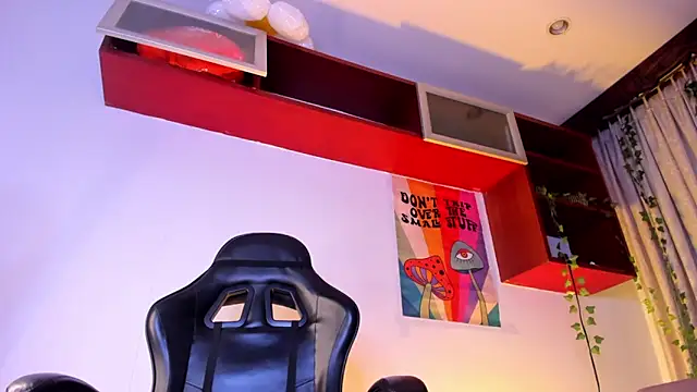 CamileHolmes Adlı Modelin Canlı XXX Sohbeti