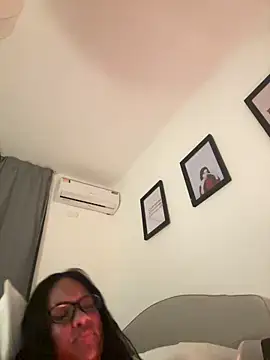 Pokazy przed kamerką – Chaniita