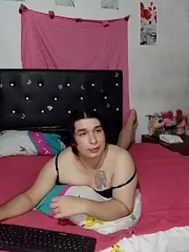 Kaissydoll: διαδικτυακό σόου στην κάμερα