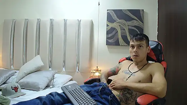 Pertunjukan Kamera Web Ethan_Wolfe