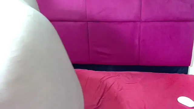 HugeTitisxx's Webcam Show