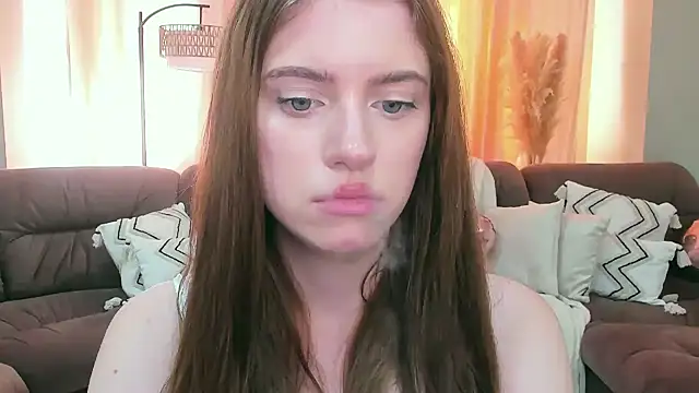 Erica_Kiss Adlı Modelin Canlı XXX Sohbeti