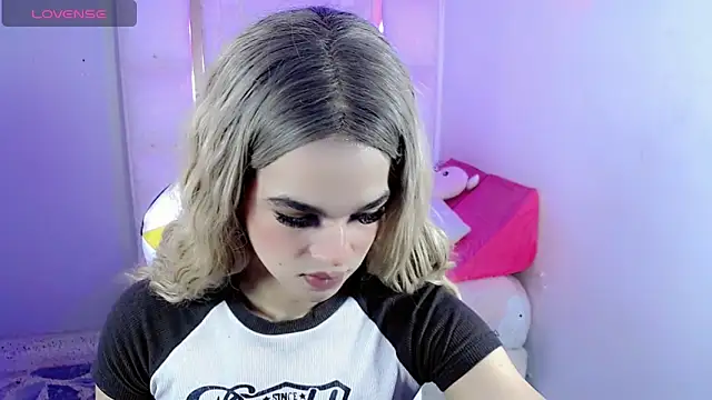 Sophiaa_doll_: διαδικτυακό σόου στην κάμερα