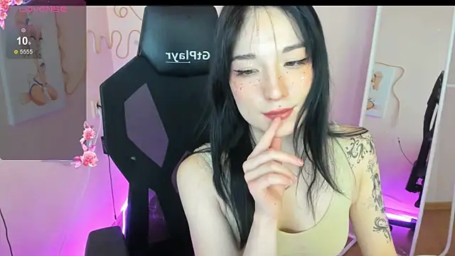 AliceeinWonderlanddd Adlı Modelin Canlı XXX Sohbeti