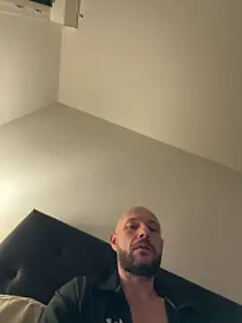 Вебкам-шоу Guitccch