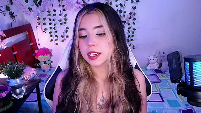 Kittyuwu_ élő XXX-chatje