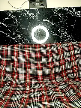 Pokazy przed kamerką – poojaji690