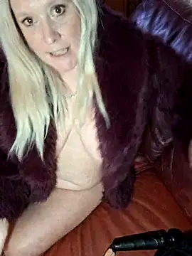 Bouncy-Bella28X – Live XXX-chat