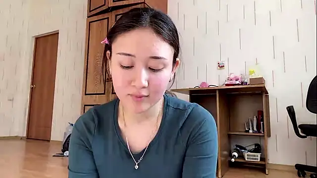 YourMiIa élő XXX-chatje